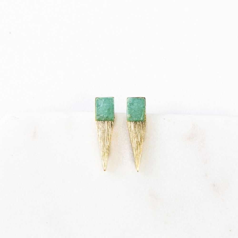 🦋LAST🦋 NWT Lovoda Jade and Brushed Gold Point Studs